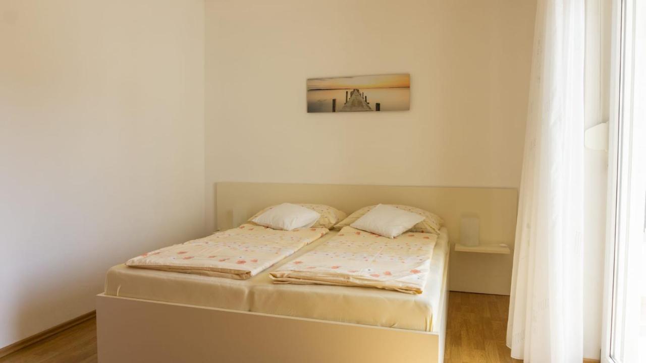 Apartmani Devcic Palit Exterior photo